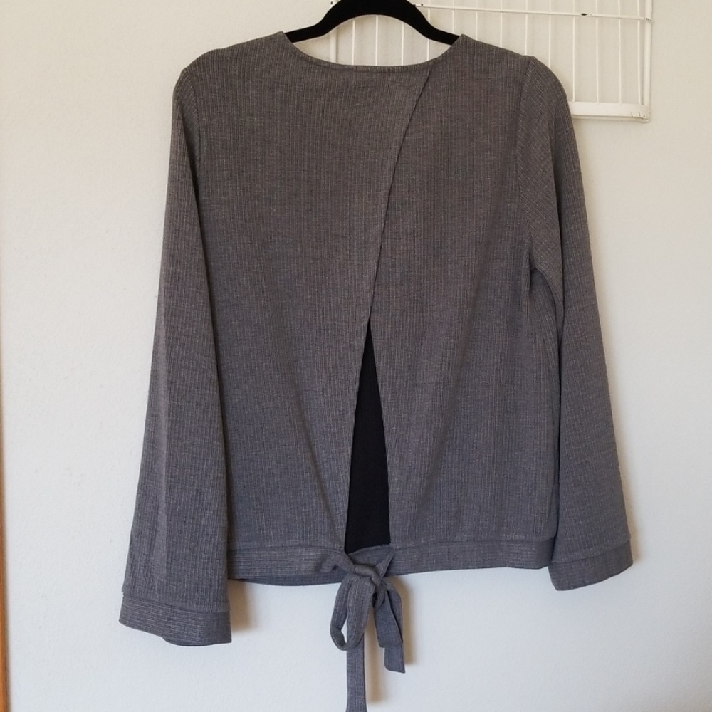 Doe & Rae Split Back Blouse. - Picture 3 of 3